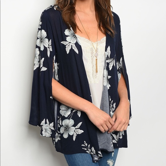 🌷.🌷 Kimono Open Bell Sleeves 🌷.🌷 - Picture 3 of 5